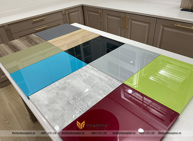 cánh acrylic bóng gương làm tủ bếp inox